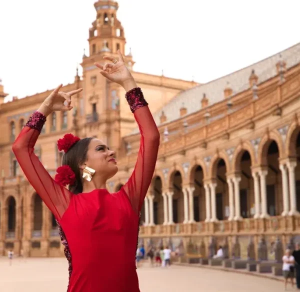 Chica bailando flamenco en Sevilla