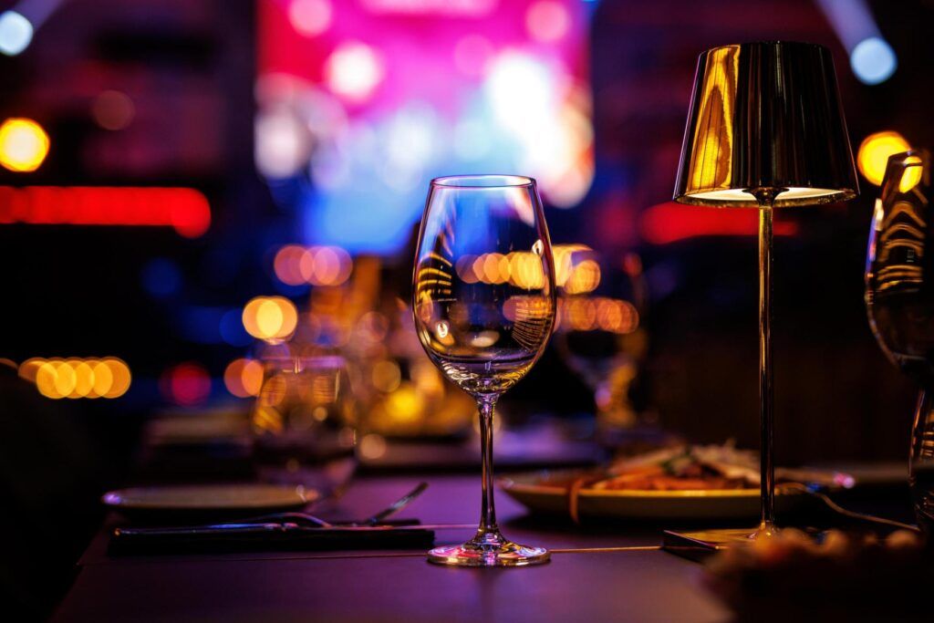 ¡Disfruta de una cena y flamenco en Sevilla en Tablao Álvarez Quintero!