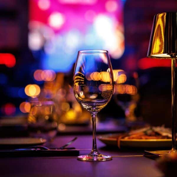 ¡Disfruta de una cena y flamenco en Sevilla en Tablao Álvarez Quintero!