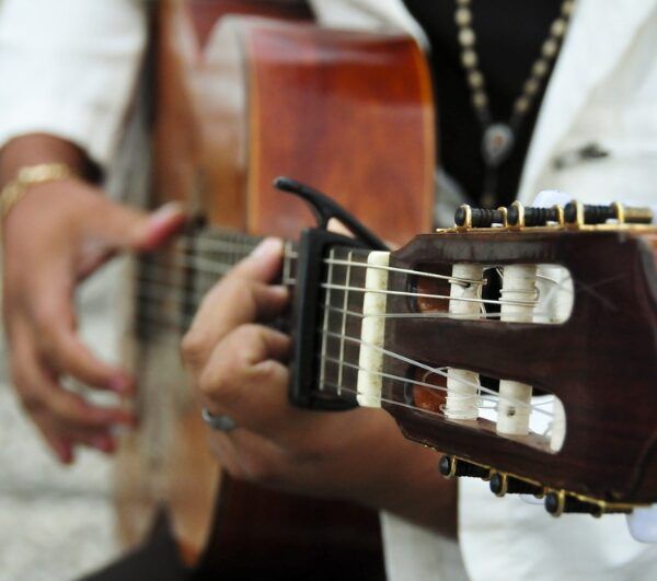Los 5 acordes flamencos esenciales que todo guitarrista debe saber